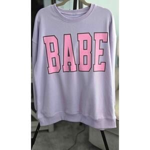 “BABE Graphic Sweatshirt – Lavender XL, Super Soft & Comfy!”